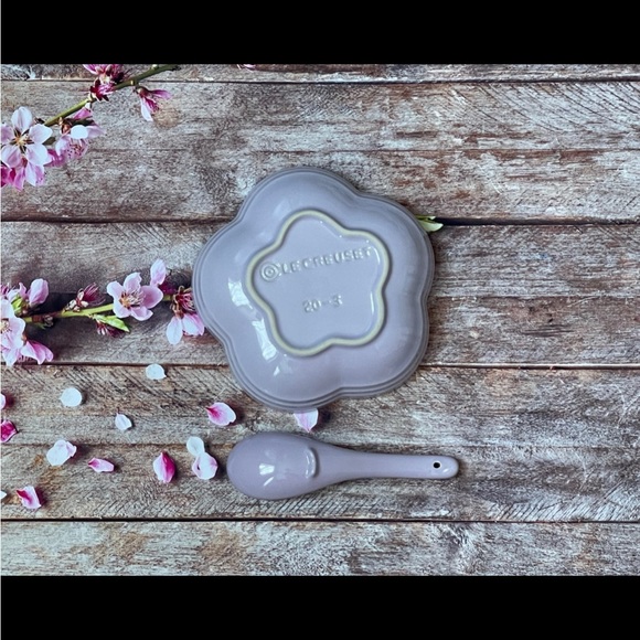 Le Creuset Flower dish with Spoon - Picture 4 of 4
